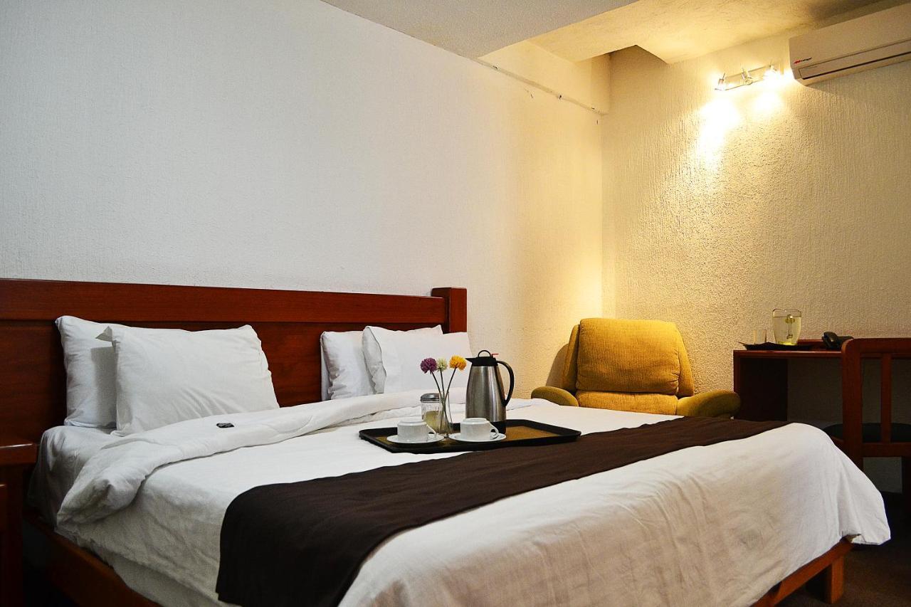 Hotel Campestre Inn Леон Екстер'єр фото