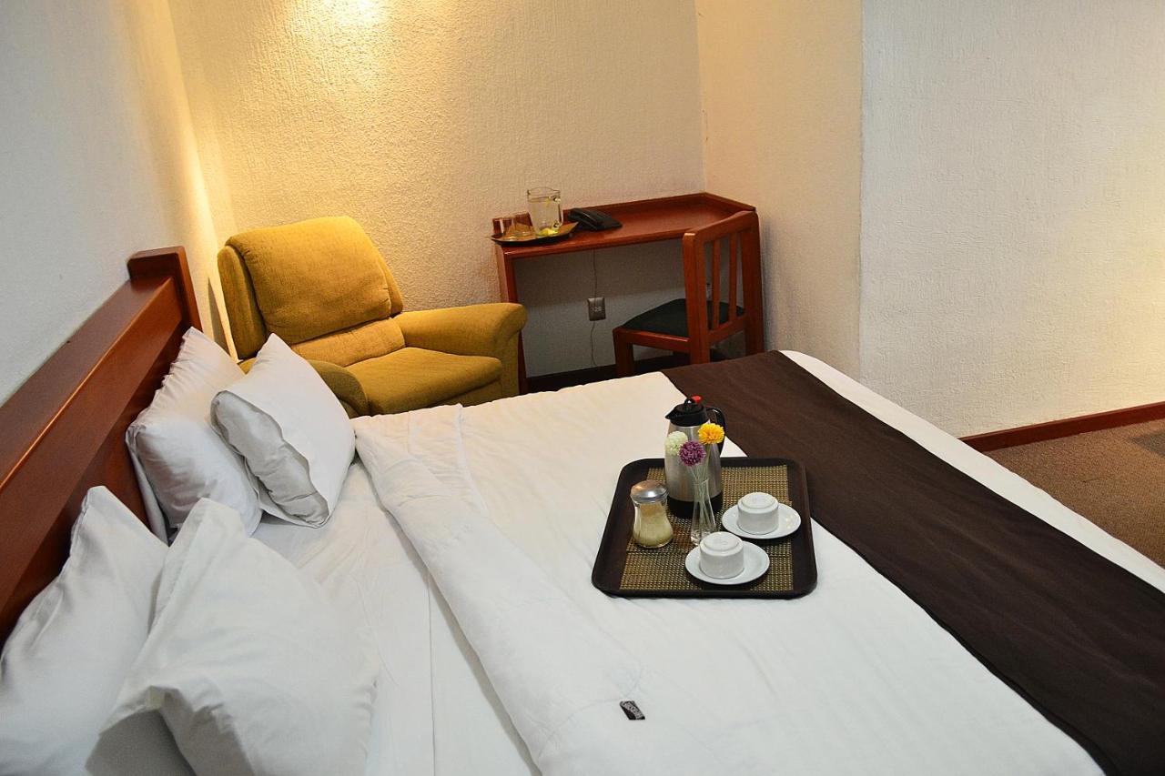 Hotel Campestre Inn Леон Екстер'єр фото
